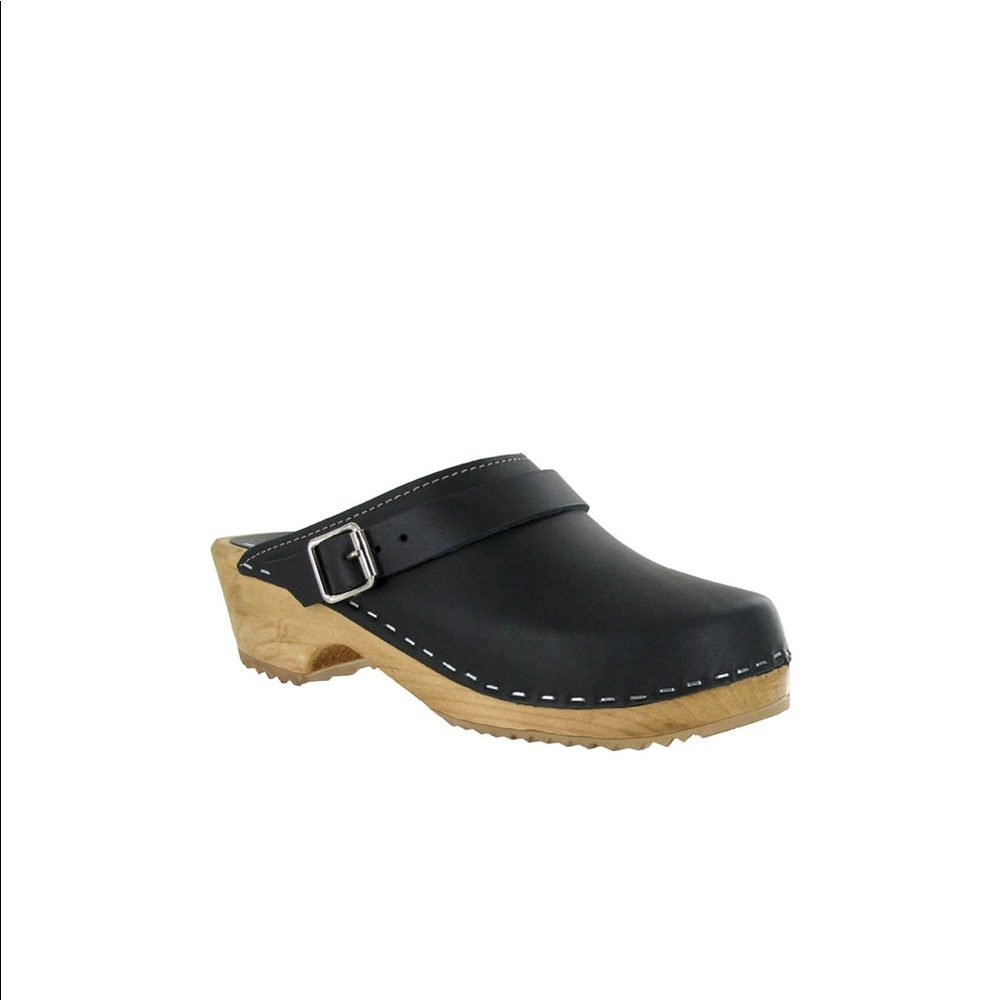 MIA clogs